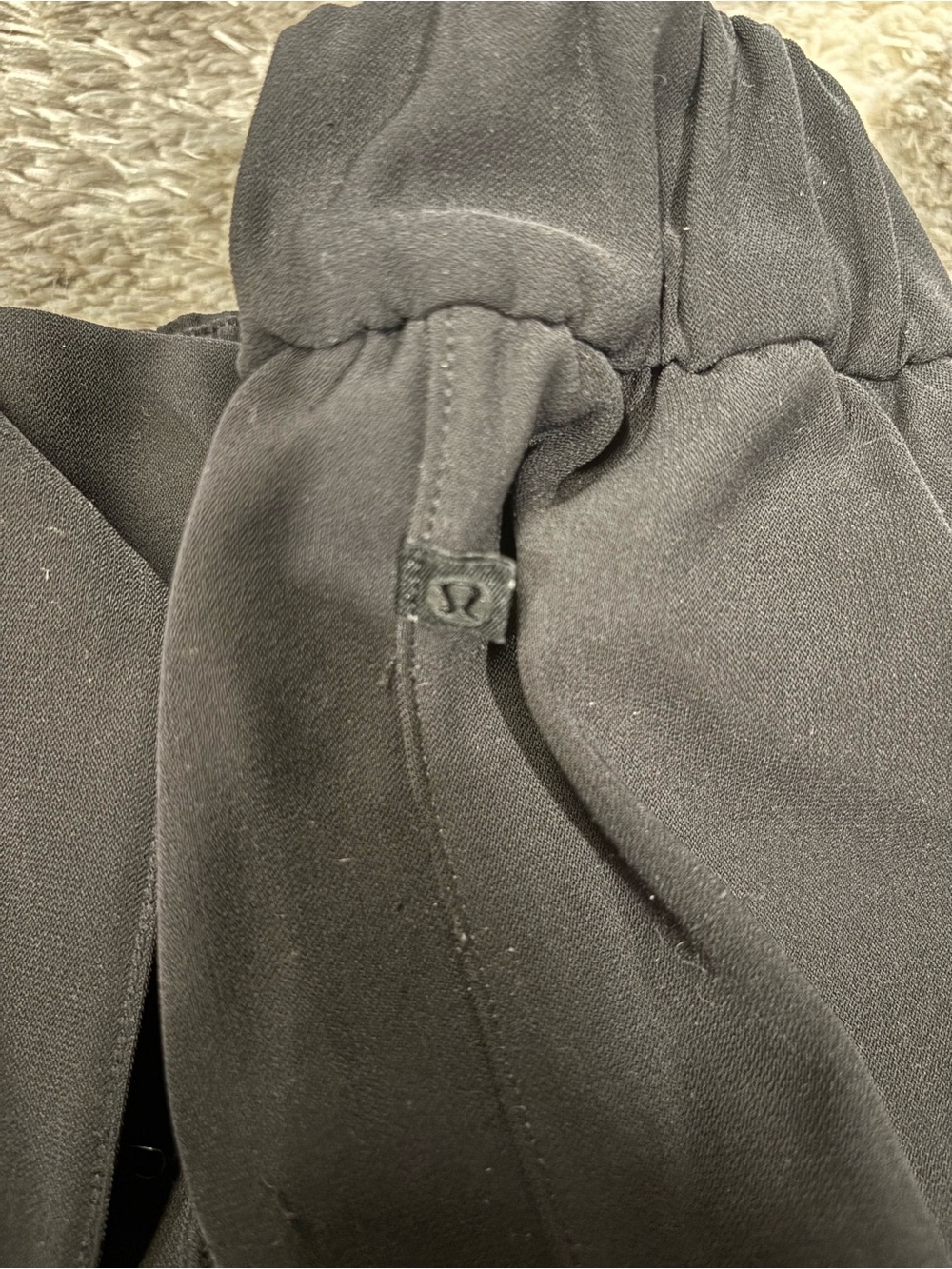Lululemon noir tie waist wide leg pleated pants/ trousers - Black size 4. - Picture 3 of 10